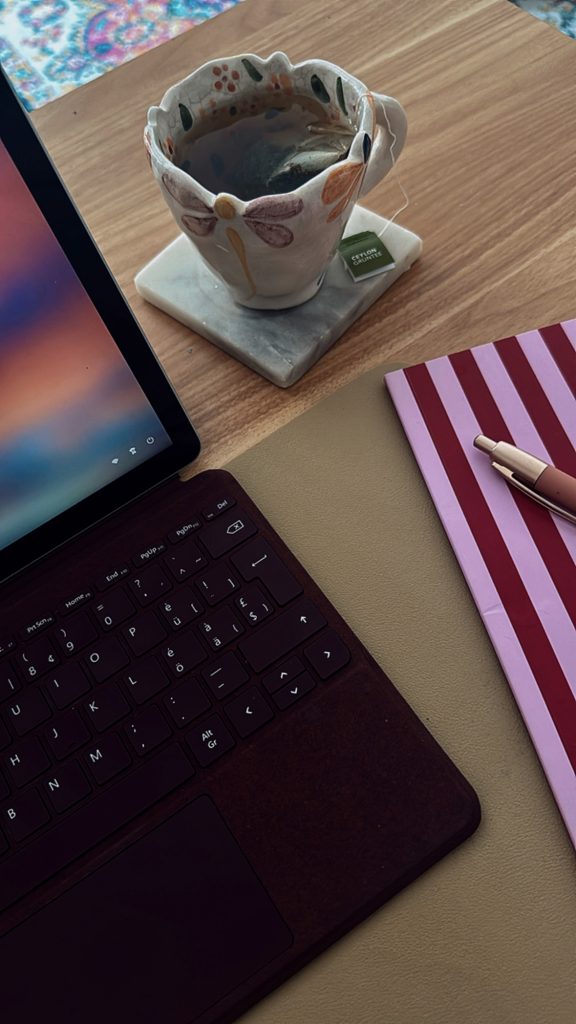Laptop
E-Mail
Kontaktaufnahme
Kontakt
